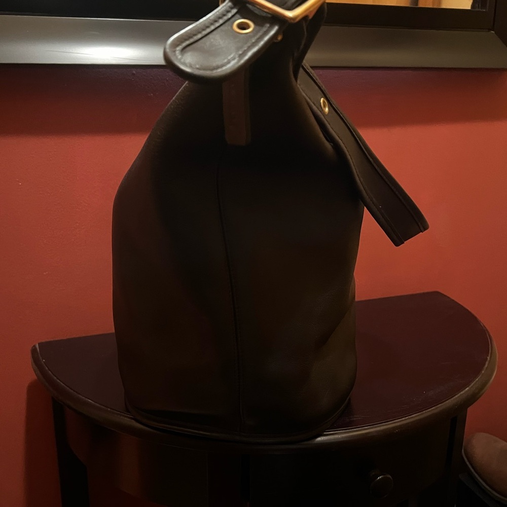 Large Bucket Coach Bag 💯 - Picture 5 of 12